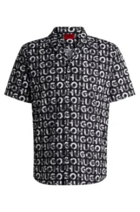 Camisa relaxed fit con logo estampado de temporada